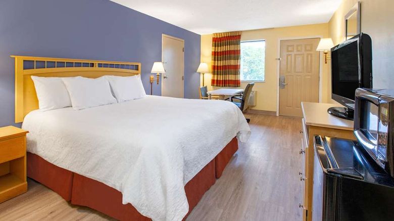 <b>Days Inn Grantville Room</b>. Images powered by <a href="https://iceportal.shijigroup.com/" title="IcePortal" target="_blank">IcePortal</a>.