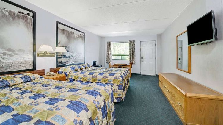 Super 8 Niagara Falls North Room