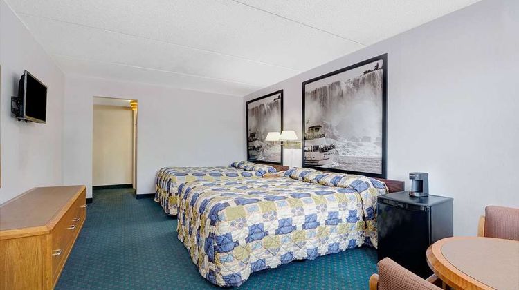Super 8 Niagara Falls North Room