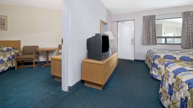 <b>Super 8 Niagara Falls North Suite</b>. Images powered by <a href="https://iceportal.shijigroup.com/" title="IcePortal" target="_blank">IcePortal</a>.