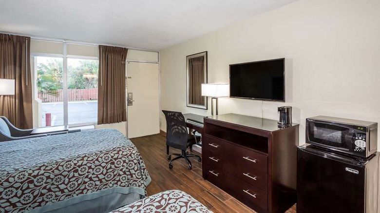 <b>Days Inn by Wyndham Melbourne Room</b>. Images powered by <a href="https://iceportal.shijigroup.com/" title="IcePortal" target="_blank">IcePortal</a>.