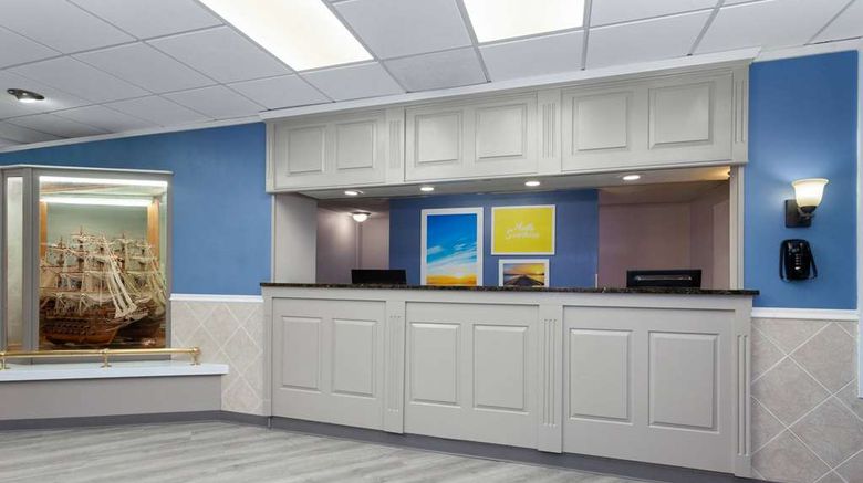 <b>Days Inn by Wyndham Melbourne Lobby</b>. Images powered by <a href="https://iceportal.shijigroup.com/" title="IcePortal" target="_blank">IcePortal</a>.