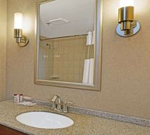 Ramada Niagara Falls/Fallsview Room