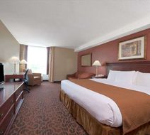Ramada Niagara Falls/Fallsview Room