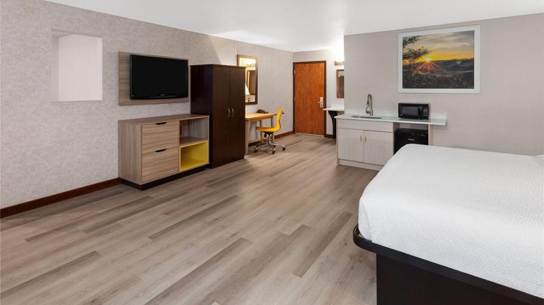<b>Days Inn & Suites Spokane Airport Suite</b>. Images powered by <a href="https://iceportal.shijigroup.com/" title="IcePortal" target="_blank">IcePortal</a>.