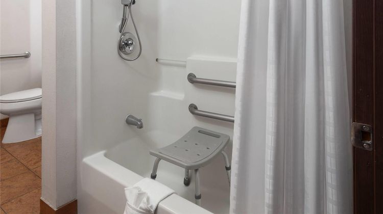Days Inn & Suites Spokane Airport Room