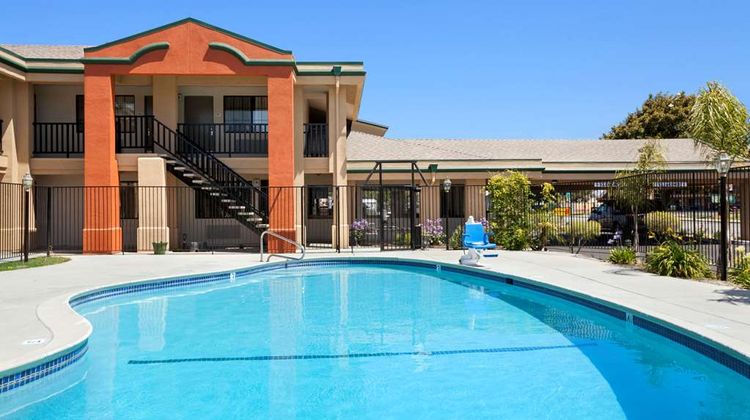 Super 8 Salinas Pool