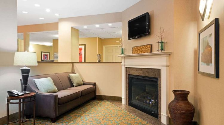 Baymont Inn & Suites Denver Intl Airport Lobby