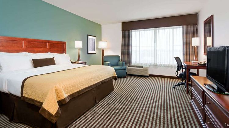Baymont Inn & Suites Denver Intl Airport Room