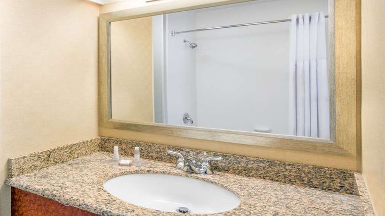 Baymont Inn & Suites Denver Intl Airport Room