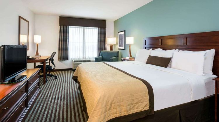 Baymont Inn & Suites Denver Intl Airport Room