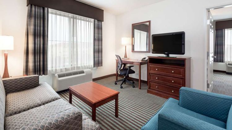 Baymont Inn & Suites Denver Intl Airport Suite