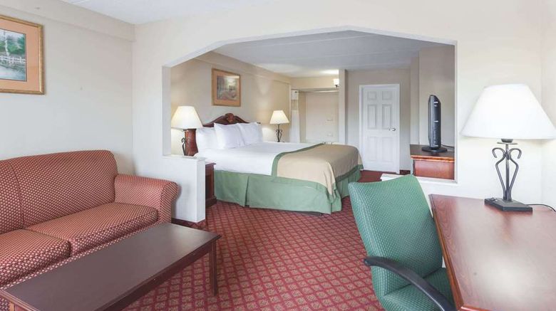 <b>Baymont Inn & Suites Covington Suite</b>. Images powered by <a href="https://iceportal.shijigroup.com/" title="IcePortal" target="_blank">IcePortal</a>.