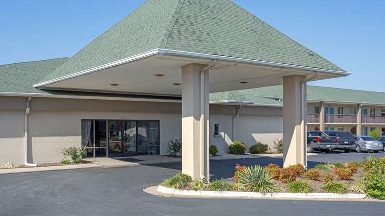 Super 8 Dunn Exterior. Images powered by <a href="https://iceportal.shijigroup.com" target="_blank" rel="noopener">Ice Portal</a>.