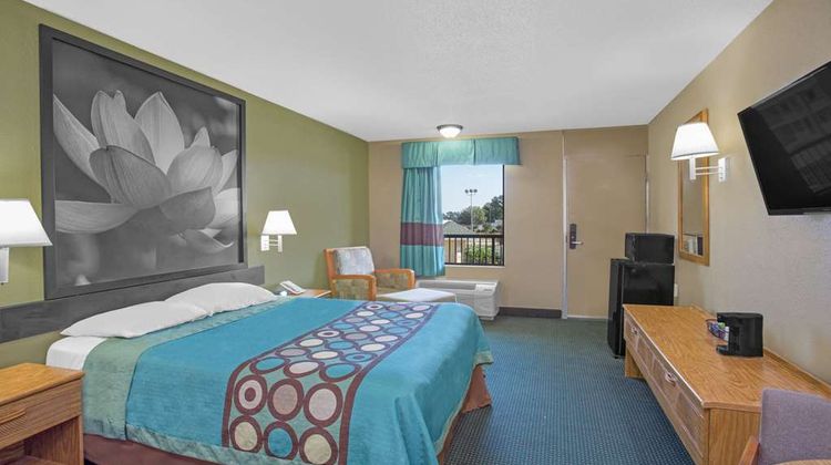 Super 8 Dunn Room
