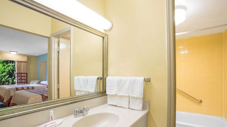 Super 8 Dunn Room
