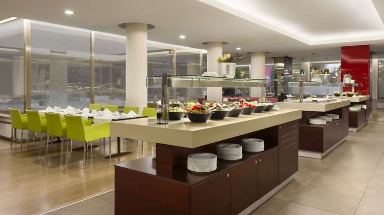 <b>Ramada Plaza Bucharest Convention Center Restaurant</b>. Images powered by <a href="https://iceportal.shijigroup.com/" title="IcePortal" target="_blank">IcePortal</a>.