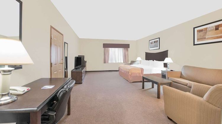 Baymont Inn & Suites Snyder Room