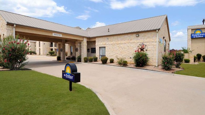 Days Inn  and  Suites Llano Exterior. Images powered by <a href="https://iceportal.shijigroup.com" target="_blank" rel="noopener">Ice Portal</a>.