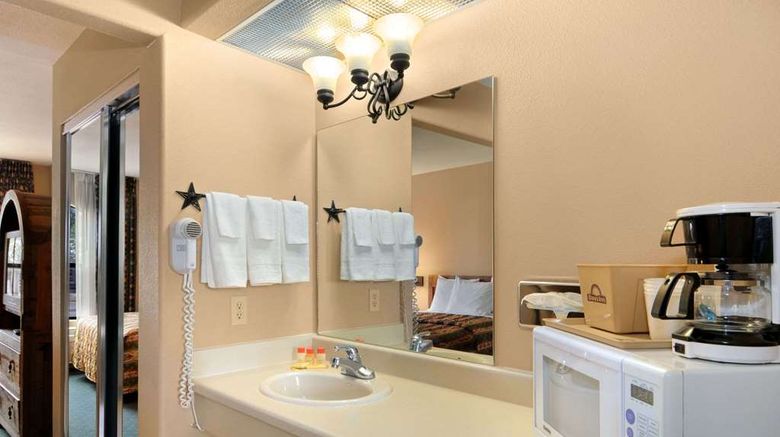 <b>Days Inn & Suites Llano Room</b>. Images powered by <a href="https://iceportal.shijigroup.com/" title="IcePortal" target="_blank">IcePortal</a>.
