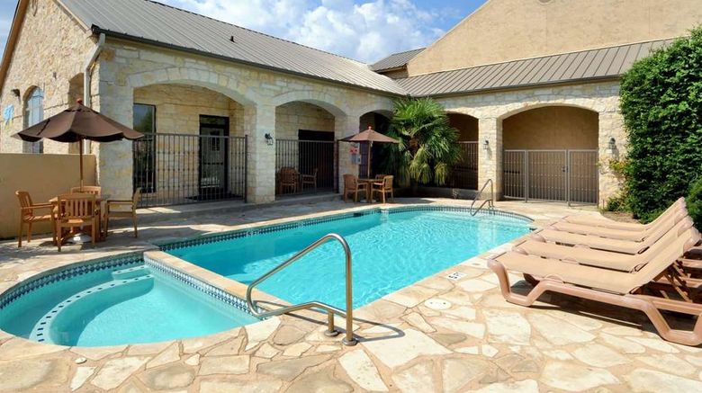 <b>Days Inn & Suites Llano Pool</b>. Images powered by <a href="https://iceportal.shijigroup.com/" title="IcePortal" target="_blank">IcePortal</a>.
