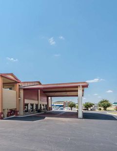 Super 8 Waco/Mall area