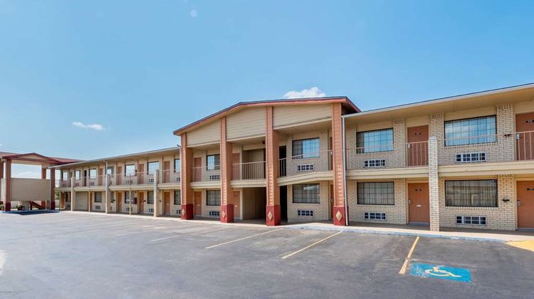 Super 8 Waco/Mall area Exterior