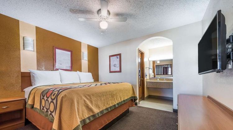 Super 8 Waco/Mall area Room