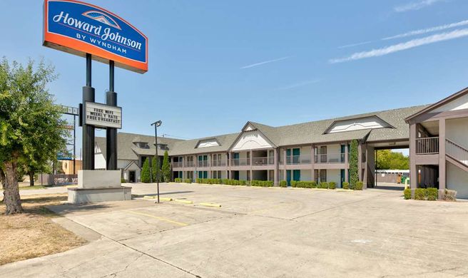Howard Johnson San Marcos Exterior