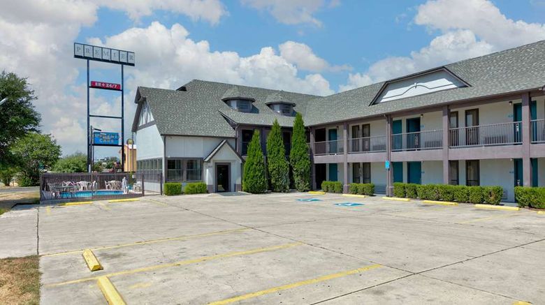 <b>Howard Johnson San Marcos Exterior</b>. Images powered by <a href="https://iceportal.shijigroup.com/" title="IcePortal" target="_blank">IcePortal</a>.