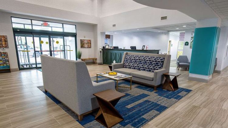 Wingate by Wyndham Lafayette Airport Lobby