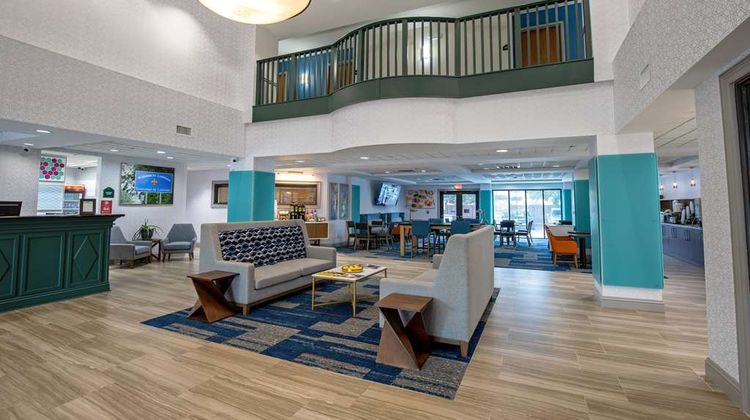 Wingate by Wyndham Lafayette Airport Lobby