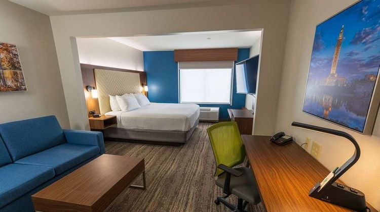 Wingate by Wyndham Lafayette Airport Room
