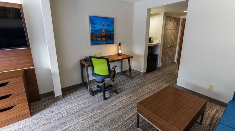 Wingate by Wyndham Lafayette Airport Room