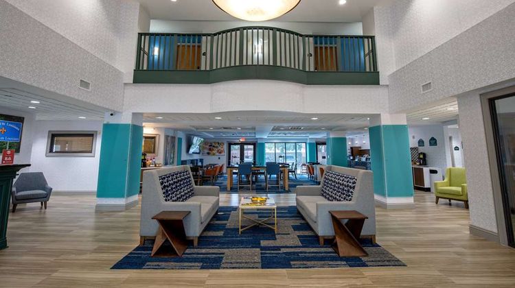 Wingate by Wyndham Lafayette Airport Lobby