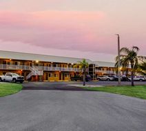 Travelodge Suites Lake Okeechobee Exterior