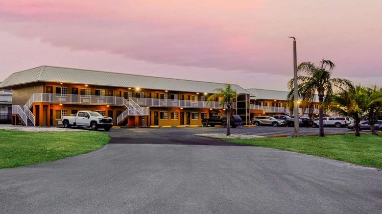 <b>Travelodge Suites Lake Okeechobee Exterior</b>. Images powered by <a href="https://iceportal.shijigroup.com/" title="IcePortal" target="_blank">IcePortal</a>.