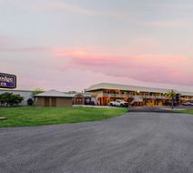 Travelodge Suites Lake Okeechobee Exterior