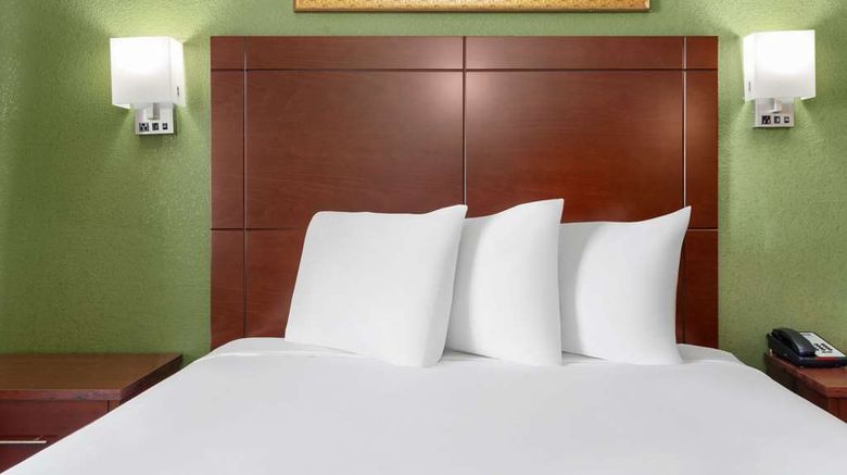 <b>Travelodge Suites Lake Okeechobee Room</b>. Images powered by <a href="https://iceportal.shijigroup.com/" title="IcePortal" target="_blank">IcePortal</a>.