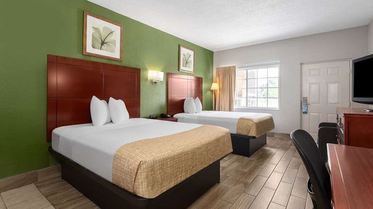 Travelodge Suites Lake Okeechobee Room