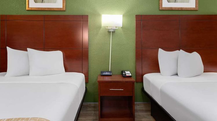 Travelodge Suites Lake Okeechobee Room