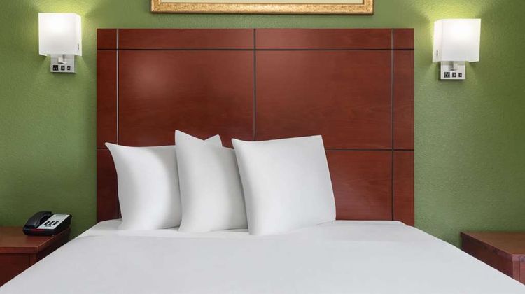 Travelodge Suites Lake Okeechobee Room