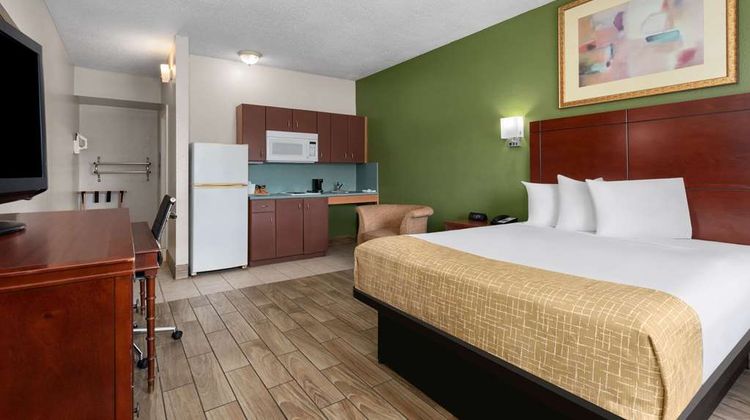 Travelodge Suites Lake Okeechobee Room