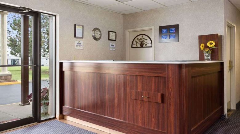 <b>Days Inn Middletown Lobby</b>. Images powered by <a href="https://iceportal.shijigroup.com/" title="IcePortal" target="_blank">IcePortal</a>.