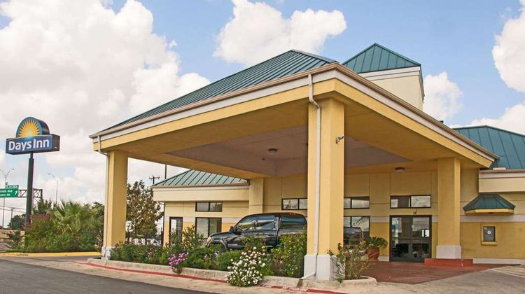 Days Inn N.W. Medical Center Exterior