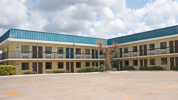 Days Inn N.W. Medical Center Exterior
