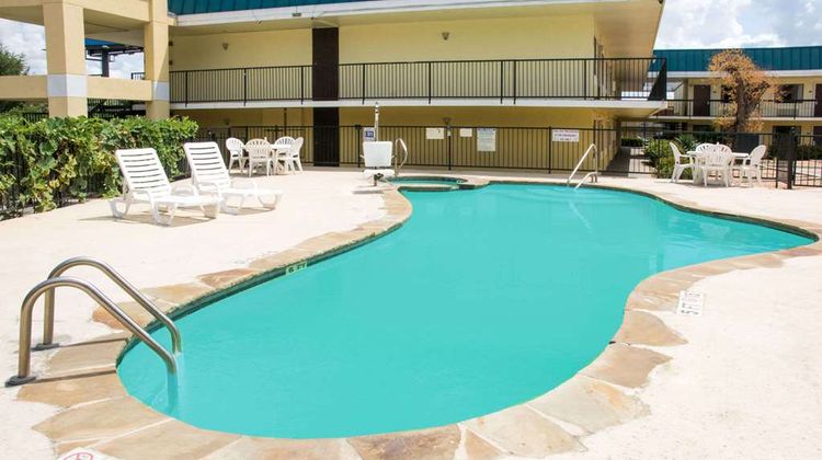 Days Inn N.W. Medical Center Pool