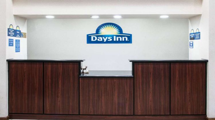 Days Inn N.W. Medical Center Lobby