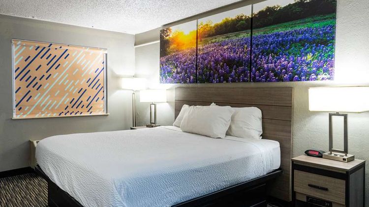 Days Inn N.W. Medical Center Room