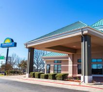 Days Inn N.W. Medical Center Exterior